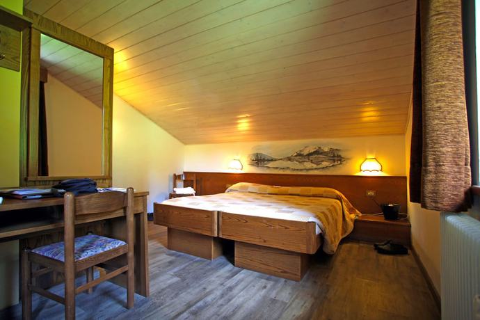 Imagen de la habitación del Hotel Biancaneve, Cogolo. Foto 7