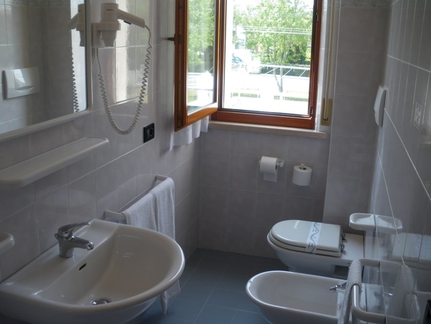 Imagen de la habitación del Hotel Biancaneve, Marotta. Foto 10