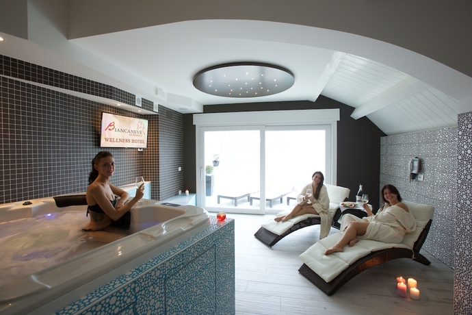 Imagen de la piscina del Hotel Biancaneve, Marotta. Foto 19