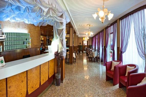Imagen general del Hotel Bianchi, Bibione. Foto 2