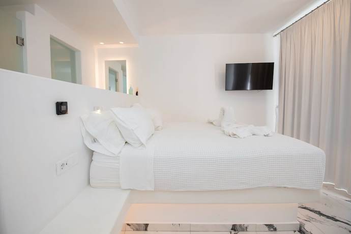 Imagen de la habitación del Hotel Bianco a Nero Mykonos. Foto 9