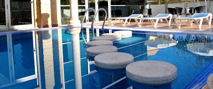 Imagen de la piscina del Hotel Biarritz, Gandía. Foto 14