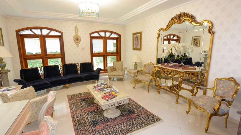 Imagen de los interiores del Hotel Biazi Paradise. Foto 17