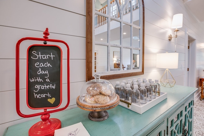 Imagen de los interiores del Hotel Biddle Point Inn and Event Venue. Foto 15