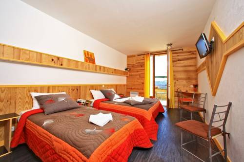 Imagen de la habitación del Hotel Bien-&Ecirc;tre Aux Cypr&egrave;s de Marquay. Foto 3