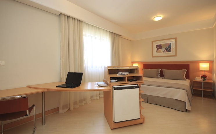 Imagen de la habitación del Hotel Bienal Su&iacute;tes Ibirapuera. Foto 3