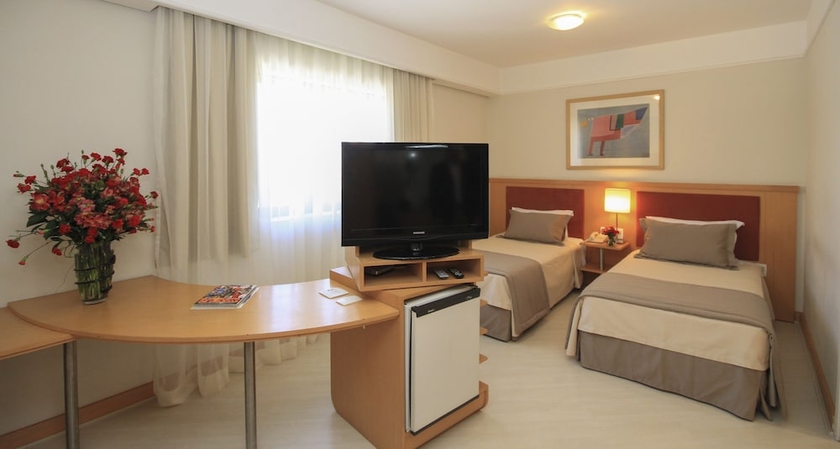 Imagen de la habitación del Hotel Bienal Su&iacute;tes Ibirapuera. Foto 7