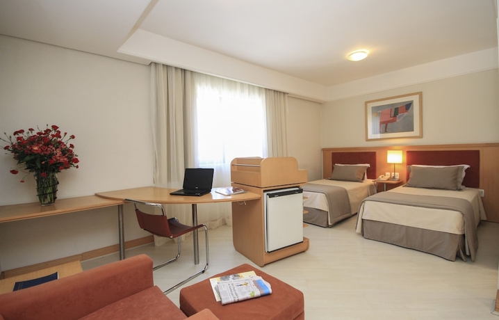 Imagen de la habitación del Hotel Bienal Su&iacute;tes Ibirapuera. Foto 9