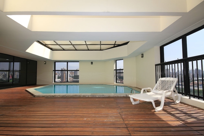 Imagen de la piscina del Hotel Bienal Su&iacute;tes Ibirapuera. Foto 18