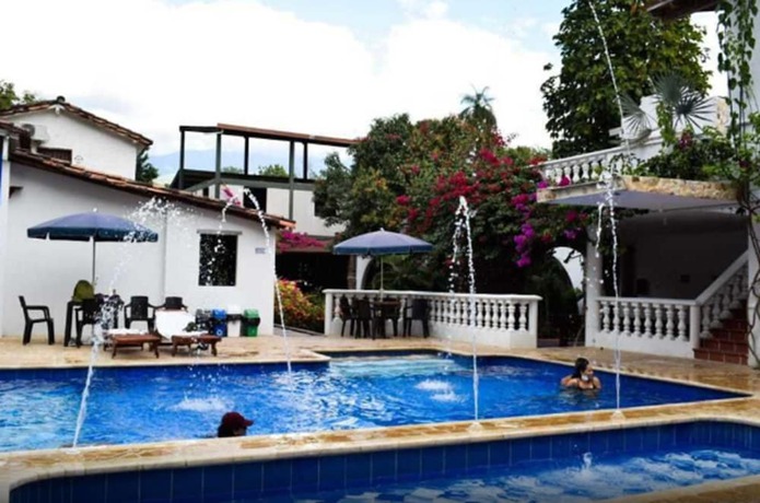 Imagen de la piscina del Hotel Bienmesabe. Foto 15