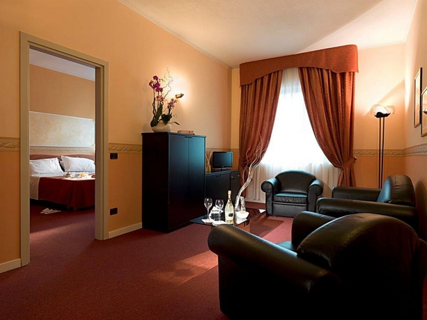 Imagen de los interiores del Hotel Bifi. Foto 15
