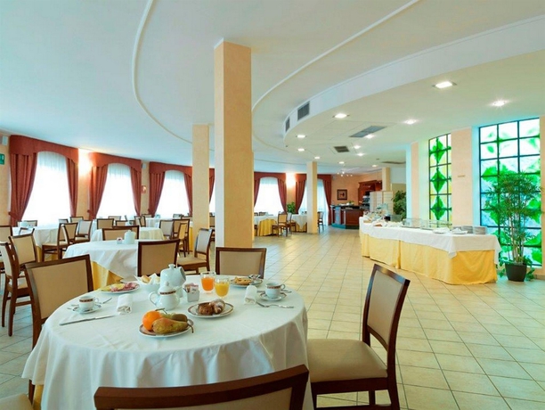 Imagen del bar/restaurante del Hotel Bifi. Foto 5