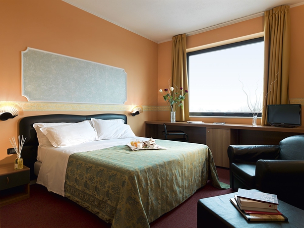 Imagen de la habitación del Hotel Bifi. Foto 11