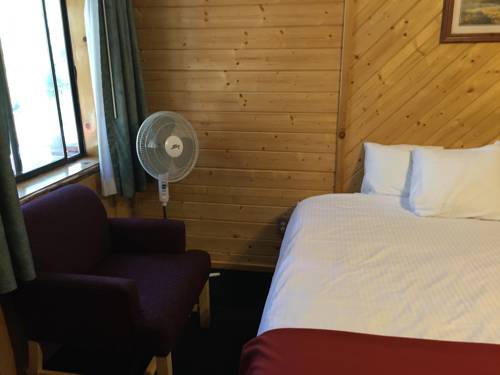 Imagen de la habitación del Hotel Big Bear Frontier. Foto 6