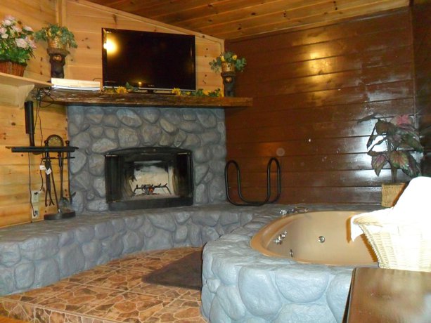 Imagen de los interiores del Hotel Big Bear Manor Spa Cabins. Foto 18