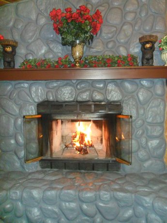 Imagen de los interiores del Hotel Big Bear Manor Spa Cabins. Foto 19