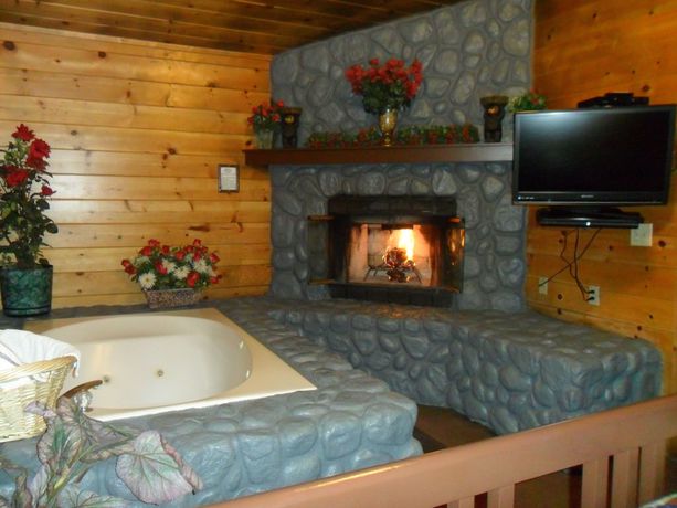 Imagen de los interiores del Hotel Big Bear Manor Spa Cabins. Foto 20