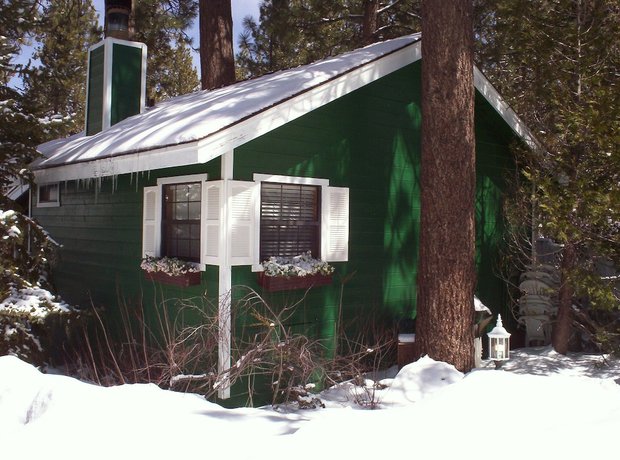 Imagen de los exteriores del Hotel Big Bear Manor Spa Cabins. Foto 17