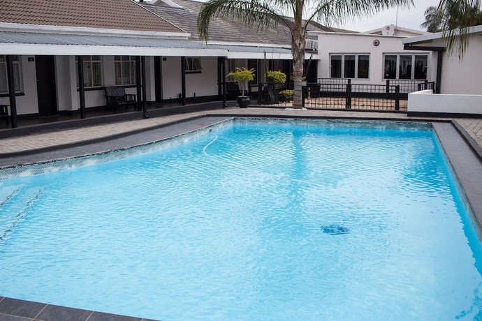 Imagen de la piscina del Hotel Big Ben Lodge. Foto 16