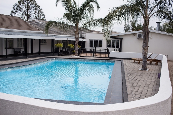 Imagen de la piscina del Hotel Big Ben Lodge. Foto 17