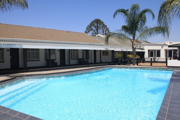 Imagen de la piscina del Hotel Big Ben Lodge. Foto 18