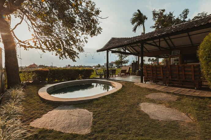 Imagen de la piscina del Hotel Big Brother Surf Inn. Foto 30