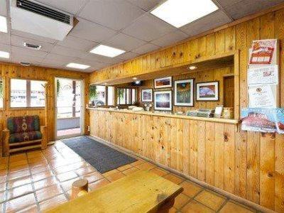 Imagen de los interiores del Hotel Big Horn Lodge. Foto 6