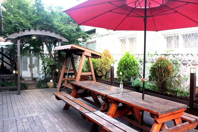 Imagen de los exteriores del Hotel Big John's Place. Foto 14