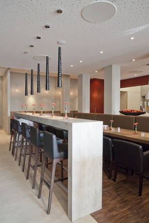 Imagen del bar/restaurante del Hotel BigBOX ALLGAEU Hotel. Foto 9