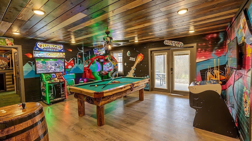 Imagen de la habitación del Hotel Bigfoot Bunkhouse Pool Views Theater Arcade Firepit Book Now. Foto 1