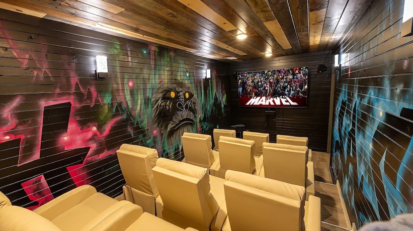 Imagen de la habitación del Hotel Bigfoot Bunkhouse Pool Views Theater Arcade Firepit Book Now. Foto 2