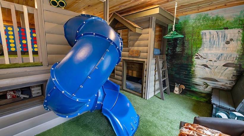 Imagen de la habitación del Hotel Bigfoot Bunkhouse Pool Views Theater Arcade Firepit Book Now. Foto 8