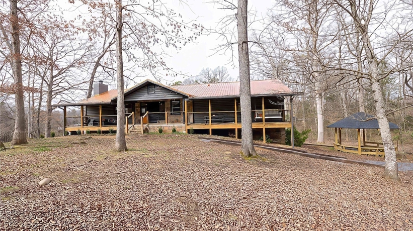 Imagen de la habitación del Hotel Bigfoot Bunkhouse Pool Views Theater Arcade Firepit Book Now. Foto 10