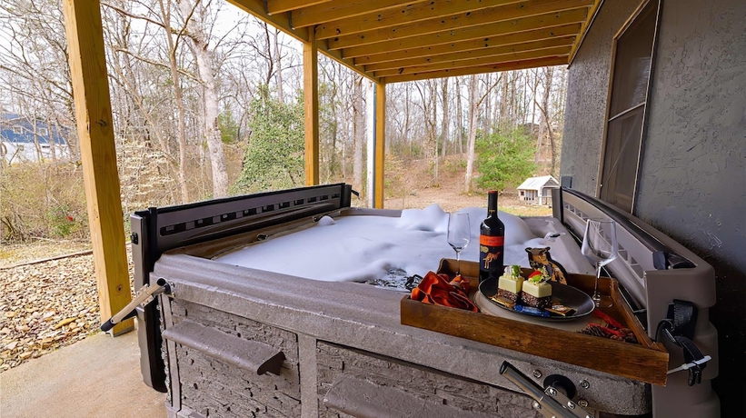 Imagen de la habitación del Hotel Bigfoot Bunkhouse Pool Views Theater Arcade Firepit Book Now. Foto 11