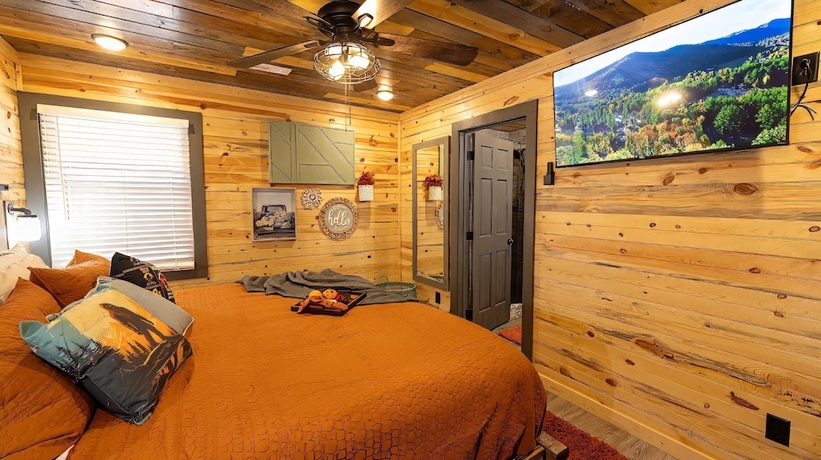 Imagen de la habitación del Hotel Bigfoot Bunkhouse Pool Views Theater Arcade Firepit Book Now. Foto 16