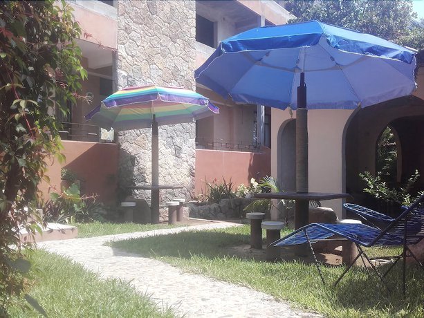 Imagen de los exteriores del Hotel Bigu. Foto 16