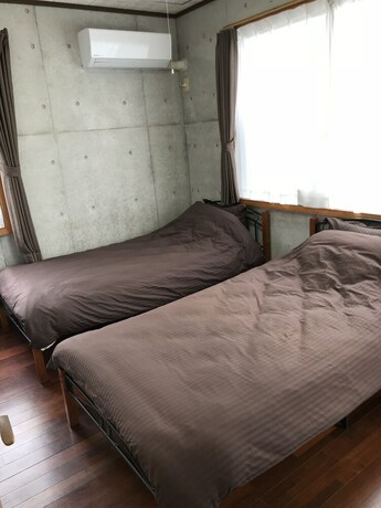 Imagen de la habitación del Hotel Biimata House. Foto 17