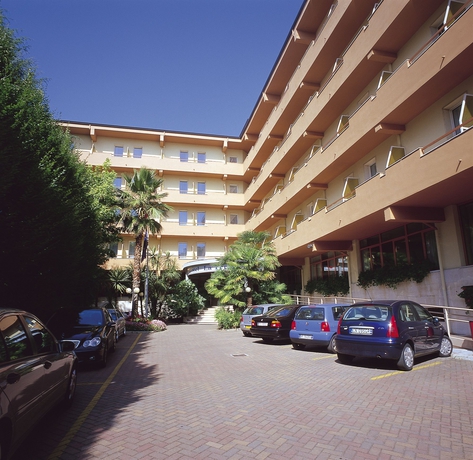 Imagen de los exteriores del Hotel Bike La Perla. Foto 11