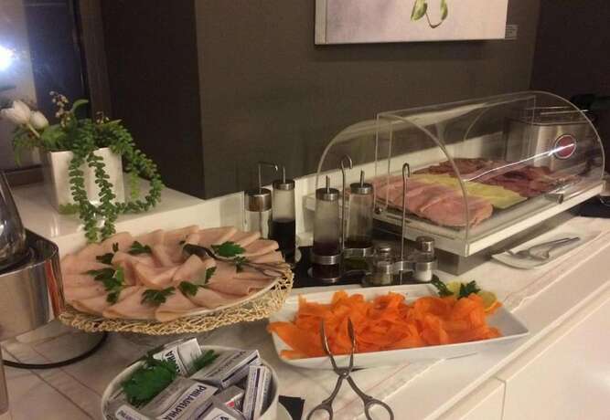 Imagen del bar/restaurante del Hotel Bike Touring Gardone Riviera and Wellness. Foto 10