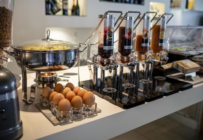 Imagen del bar/restaurante del Hotel Bike Touring Gardone Riviera and Wellness. Foto 12