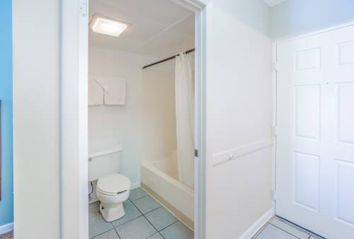 Imagen de la habitación del Hotel Bikini Beach Resort. Foto 3
