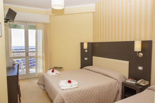Imagen de la habitación del Hotel Bikini Tropicana Family. Foto 17