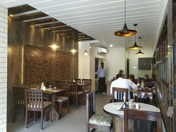Imagen del bar/restaurante del Hotel Bikram. Foto 3