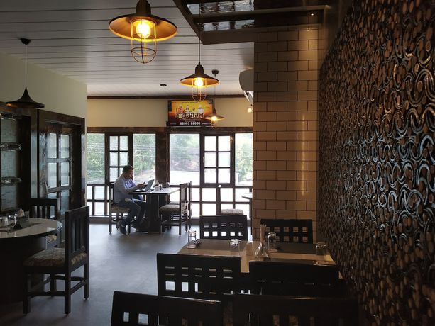 Imagen del bar/restaurante del Hotel Bikram. Foto 4