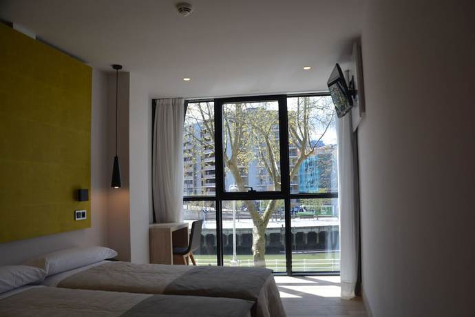 Imagen de la habitación del Hotel Bilbao Plaza. Foto 7