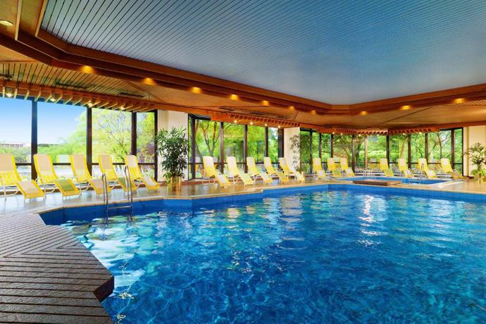 Imagen de la piscina del Hotel Bilderberg Bellevue Dresden. Foto 16