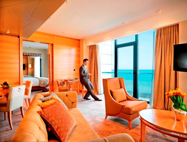 Imagen de los interiores del Hotel Bilgah Beach. Foto 14