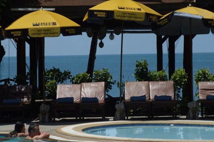 Imagen de la piscina del Hotel Bill Resort. Foto 13