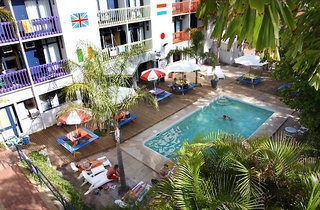 Imagen de la piscina del Hotel Billabong Backpackers Resort. Foto 2