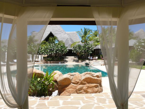 Imagen de los exteriores del Hotel Billionaire Resort and Retreat. Foto 8